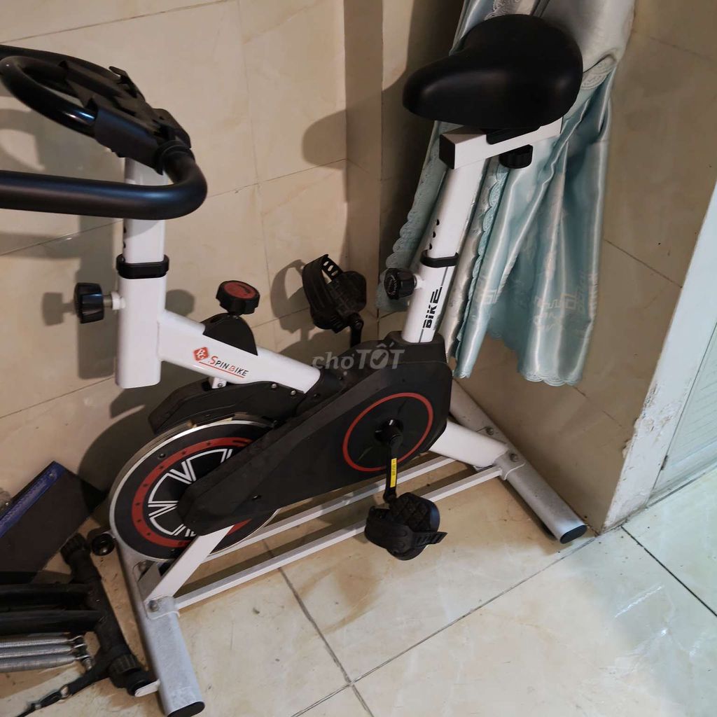 Xe đạp tập thể dục Trắng, Đen