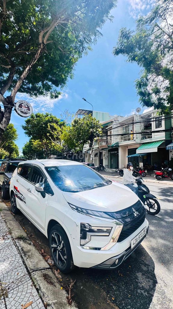 Mitsubishi Xpander Premium 2022 белый 33000 км
