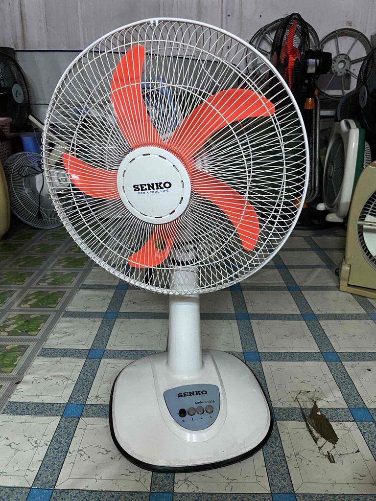 Quạt đứng Senko L1388 Trắng chạy mạnh êm xài tốt. Mua bán Quạt tại Quận 1 Tp Hồ Chí Minh được đăng bởi Chú Nghị BÁN QUẠT VÀ SỬA ĐỒ ĐIỆN CŨ hình 1