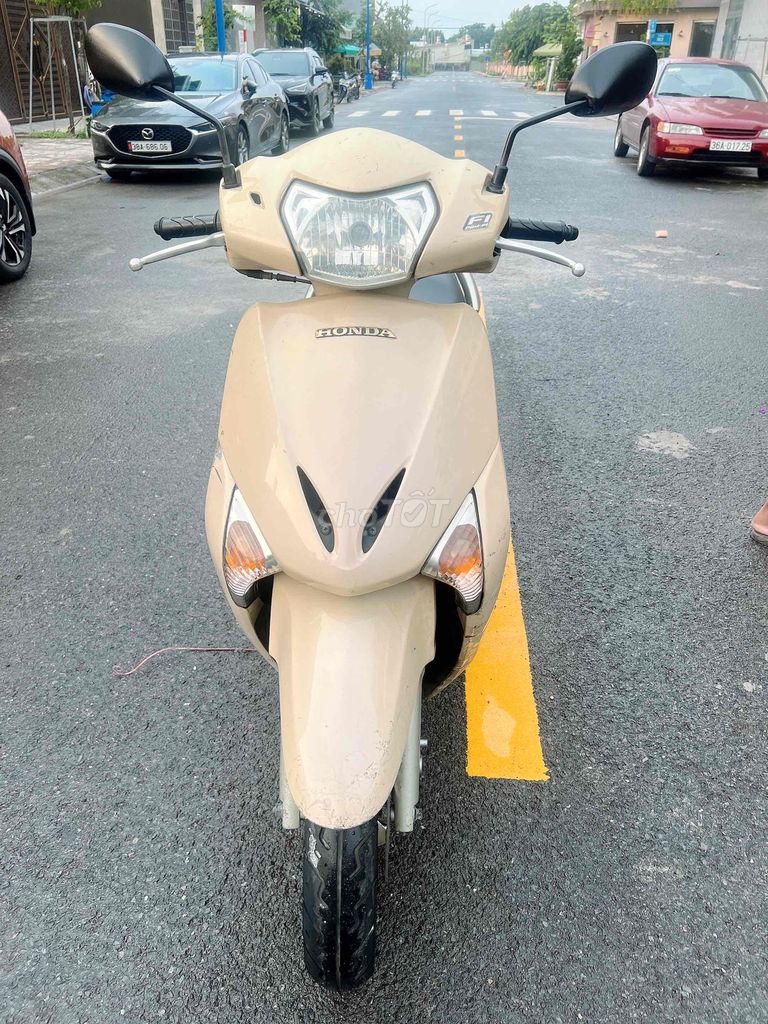 đá chống tắt máy xe chay nhẹ Máy chạy ngon lành. Mua bán Xe máy tại Thành phố Dĩ An Bình Dương được đăng bởi Phan van do  hình 1