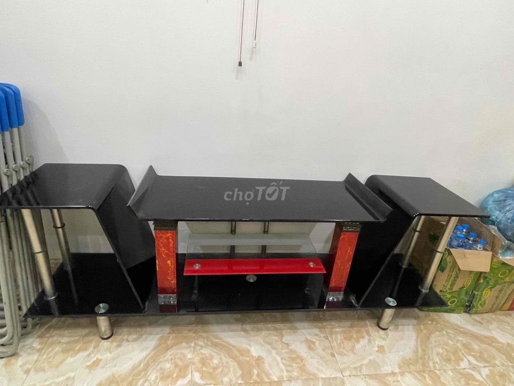 Kệ tivi Kính Kim loại Đen Đỏ. Mua bán Tủ, kệ gia đình tại Huyện An Dương Hải Phòng được đăng bởi Bé Na hình 1