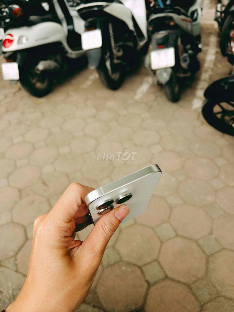 Apple iPhone 15 Pro 128GB Bạc. Mua bán Điện thoại tại Quận Tây Hồ Hà Nội được đăng bởi Nguyễn Văn Lung hình 1