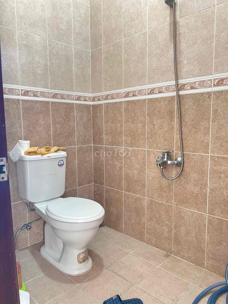 Просторный трёхэтажный дом на Trưng Nhị с парковкой — фото 8