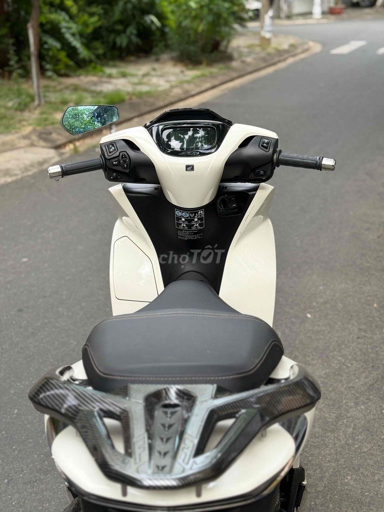 Honda SH 160i ABS 2026 бело-чёрный - SH нового поколения 98%
