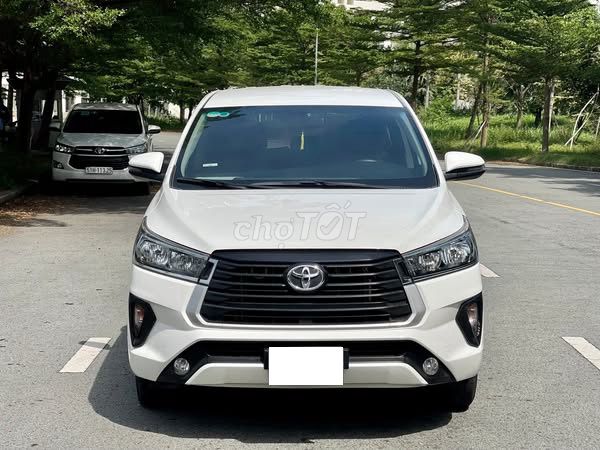 Toyota innova 2.0E 2023, số sàn - 89.000 km.