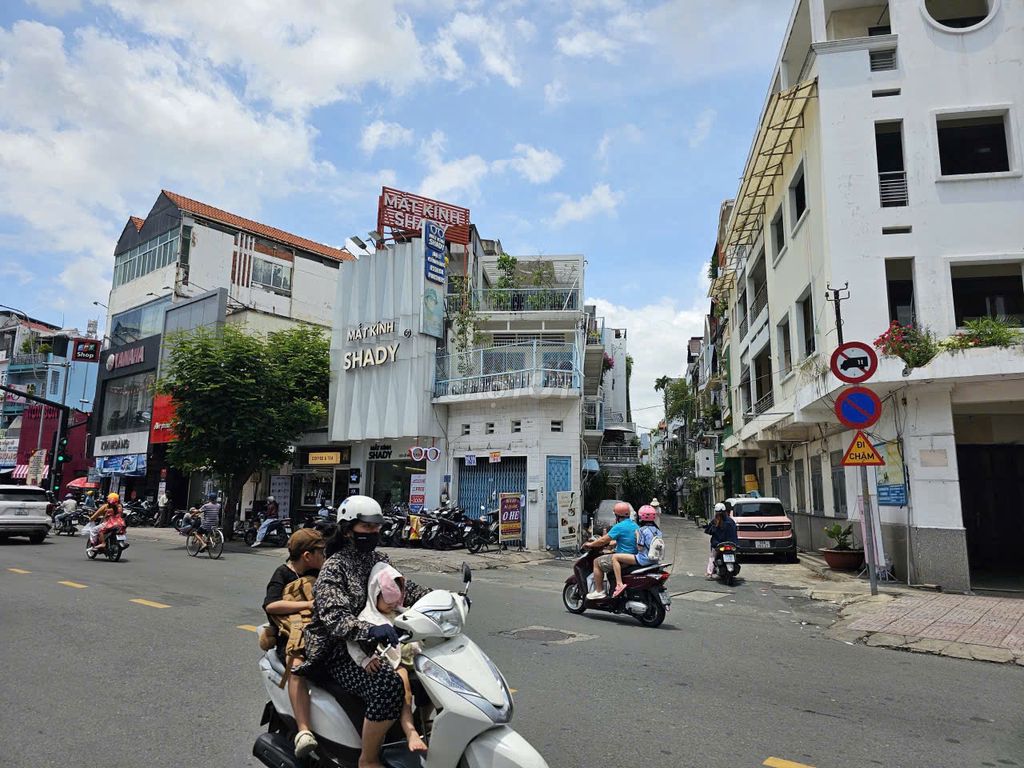 Góc Ngã Tư 315A Lê Văn Sỹ - Trần Quang Diệu Ngang 22m 3 Tầng 330m2