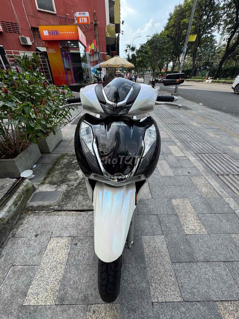 Honda SH350i 2023 Trắng 40000 km. Mua bán Xe máy tại Quận 1 Tp Hồ Chí Minh được đăng bởi Nguyễn anh Tuấn hình 1
