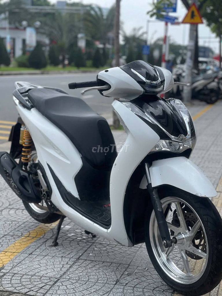 Honda SH 160 2023 Красивый белый кенг с пожертвованием