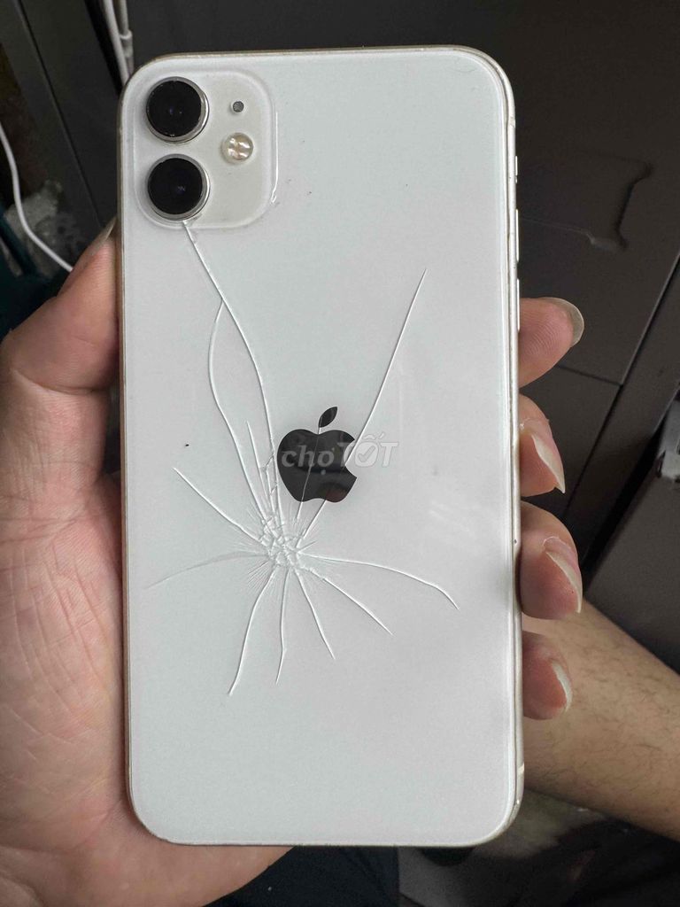 Apple iPhone 11 64GB Lưng vỡ. Mua bán Điện thoại tại Quận Hoàng Mai Hà Nội được đăng bởi Thiên Thanh hình 1