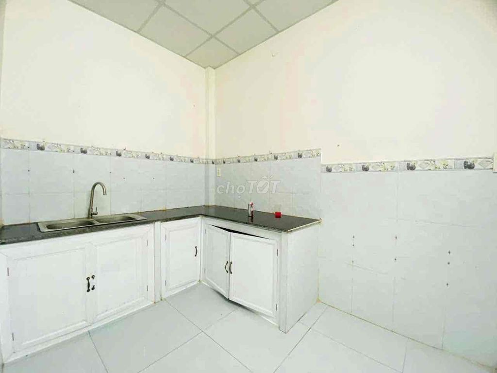 NHÀ NGUYÊN CĂN _ Dt: 4x11 _ Trệt Lửng _ 1PN _ 2WC _ Gần UBND