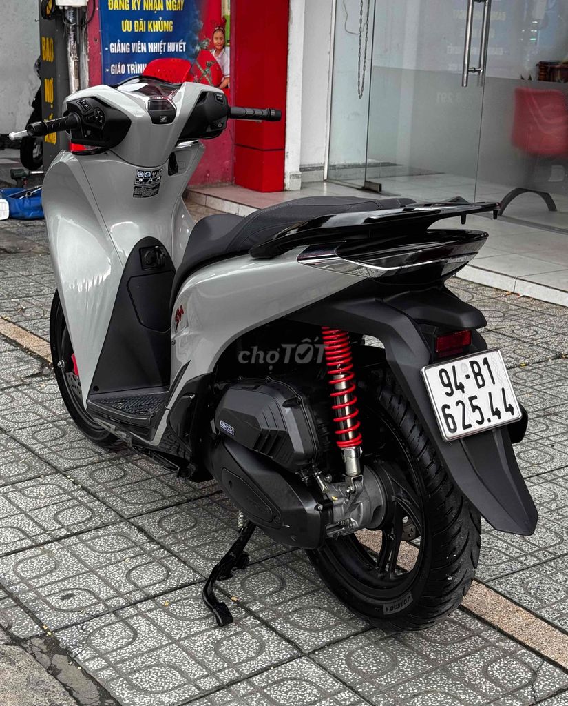 Honda SH 160i ABS 2023 Серо-черный black
