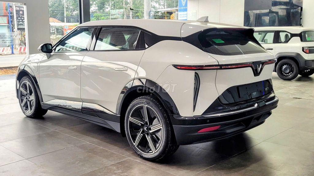 VinFast VF7 Plus giao ngay, ưu đãi lên đến 100tr. Mua bán Ô tô tại Thành phố Thủ Dầu Một Bình Dương được đăng bởi HOÀI NAM VINFAST hình 3