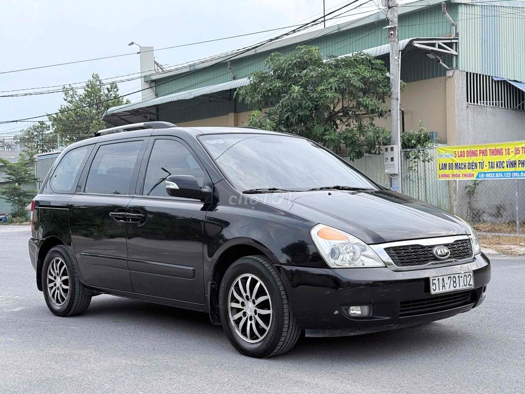 Kia Carnival 2010 photo 2