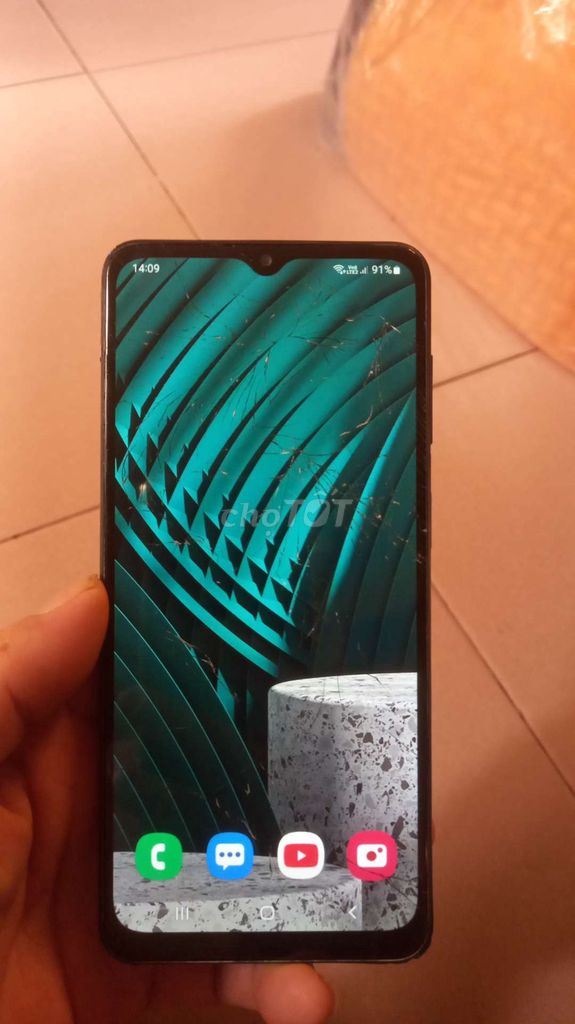 Samsung Galaxy A12 Đen Nứt kính. Mua bán Điện thoại tại Quận 7 Tp Hồ Chí Minh được đăng bởi minh tuan hình 1