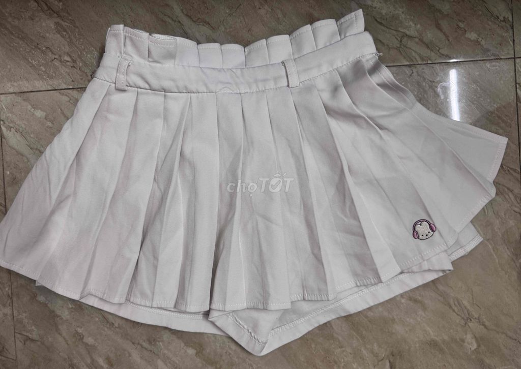 Quần giả váy nữ xếp ly trắng. Mua bán Quần áo tại Quận Long Biên Hà Nội được đăng bởi Phan Đỗ Ngọc Anh hình 1