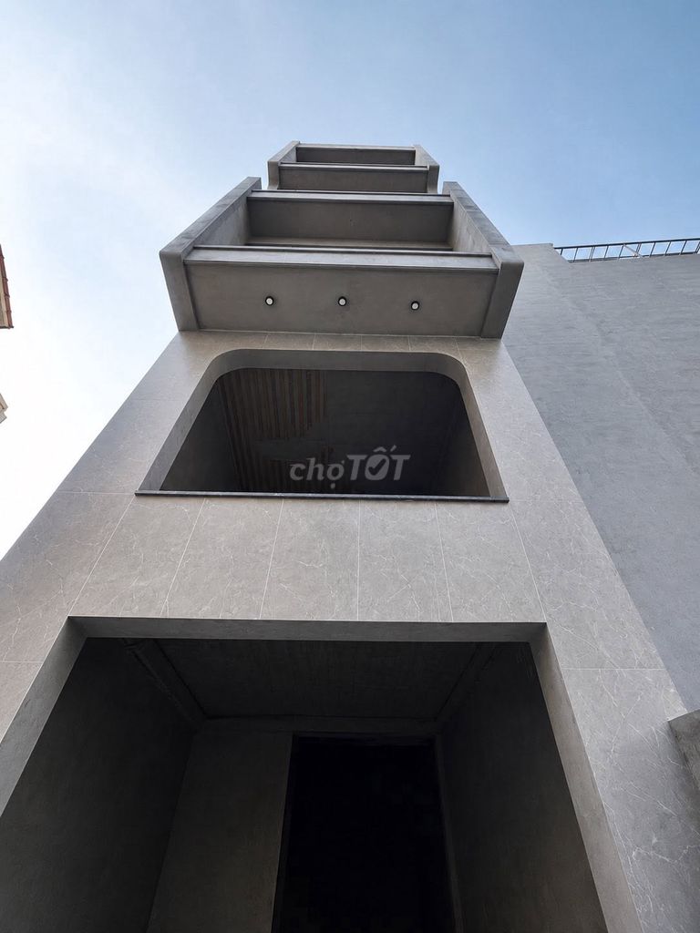 Bán nhà Thạch Bàn Long Biên sân nhà 70m2 thang máy oto thông ~ 9 tỷ TL