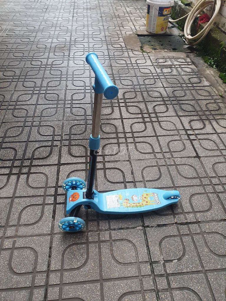 Xe trượt scooter Kim loại nhựa Xanh . Mua bán Mẹ và bé tại Quận 8 Tp Hồ Chí Minh được đăng bởi Minh hai hình 1