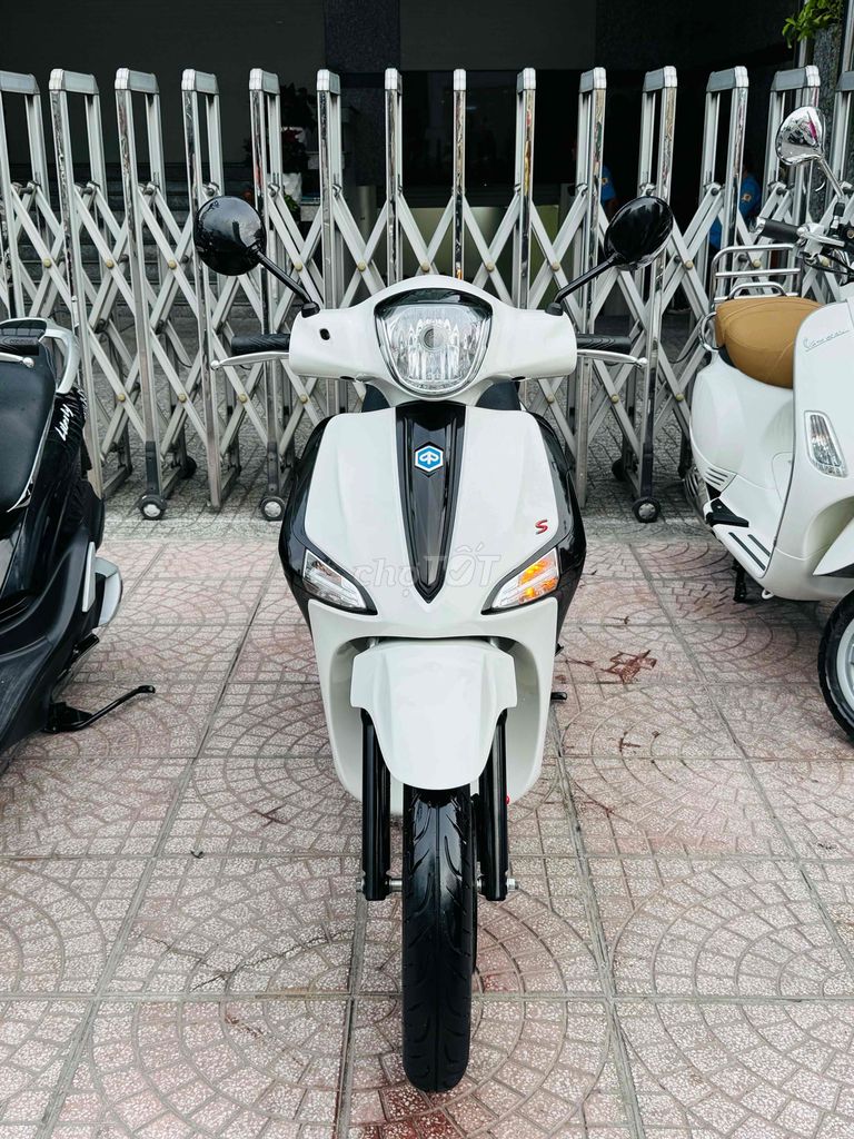 Lyberty S Iget Abs 2021 trắng đen sporty bs tphcm. Mua bán Xe máy tại Quận Phú Nhuận Tp Hồ Chí Minh được đăng bởi VESPA Piaggio Quốc Vương  hình 4