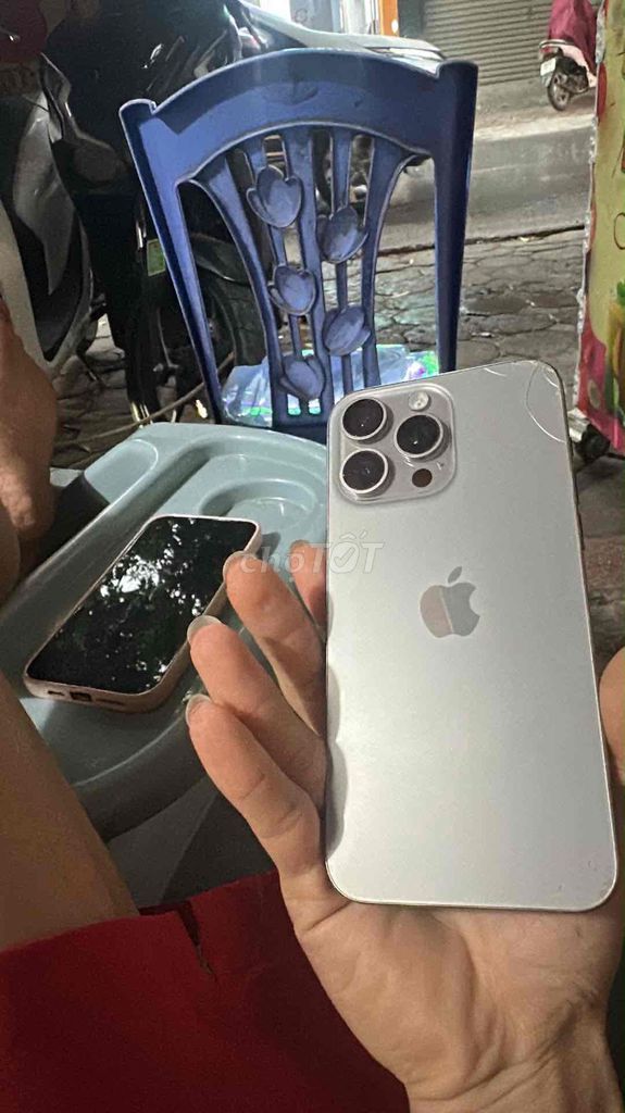 Apple iPhone 15 Pro Max Bạc. Mua bán Điện thoại tại Quận Hoàng Mai Hà Nội được đăng bởi M Toàn hình 1
