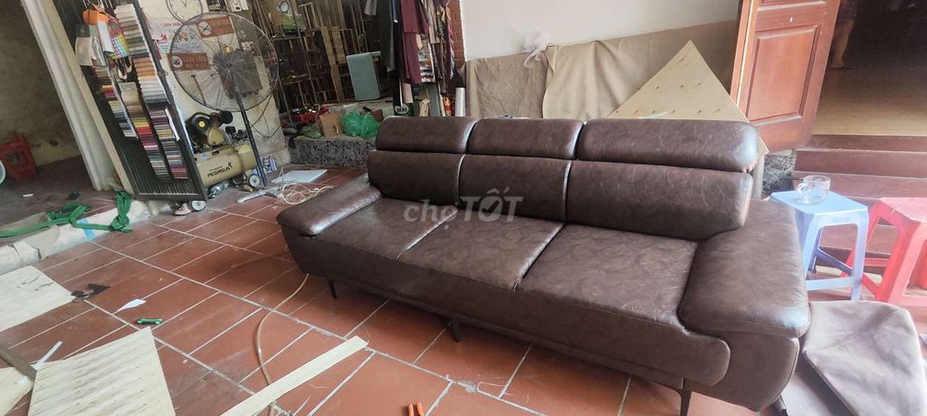 Ghế sofa da hiện đại màu Nâu. Mua bán Bàn ghế tại Huyện Thạch Thất Hà Nội được đăng bởi Xưởng Sofa Thịnh Nhung hình 1