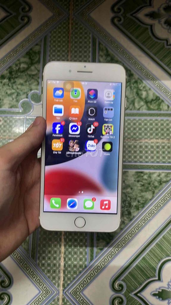 Apple iPhone 7 Plus Trắng Ám màn. Mua bán Điện thoại tại Quận Hoàng Mai Hà Nội được đăng bởi Ng Phuong Anh hình 1