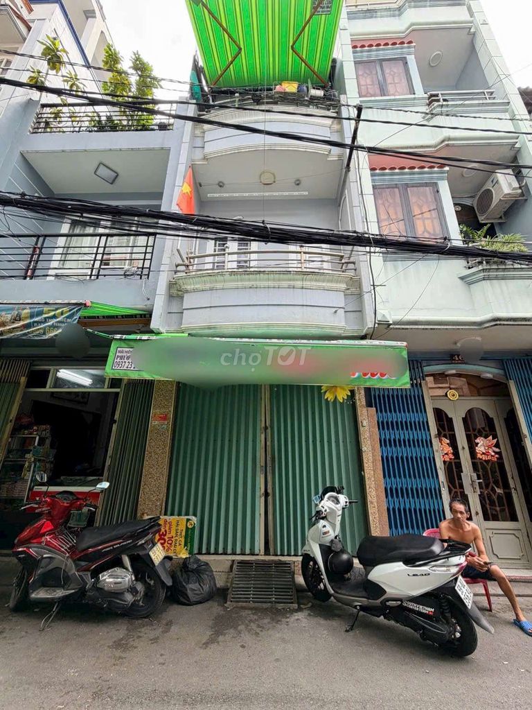 Rent · 4 bd · 42 м² · Quận Phú Nhuận, ул. Đường Ngô Thời Nhiệm
