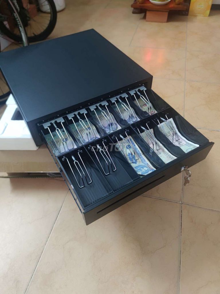 Hộc đựng tiền thu ngân Đen Mới 100%. Mua bán Đồ dùng văn phòng tại Quận Tân Phú Tp Hồ Chí Minh được đăng bởi Quốc An hình 1