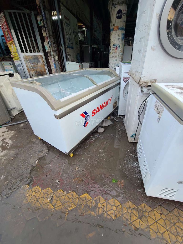 Tủ đông mặt kính cong SANAKY VH-888K thanh lý. Mua bán Tủ lạnh tại Quận 7 Tp Hồ Chí Minh được đăng bởi Thanh Hải hình 1
