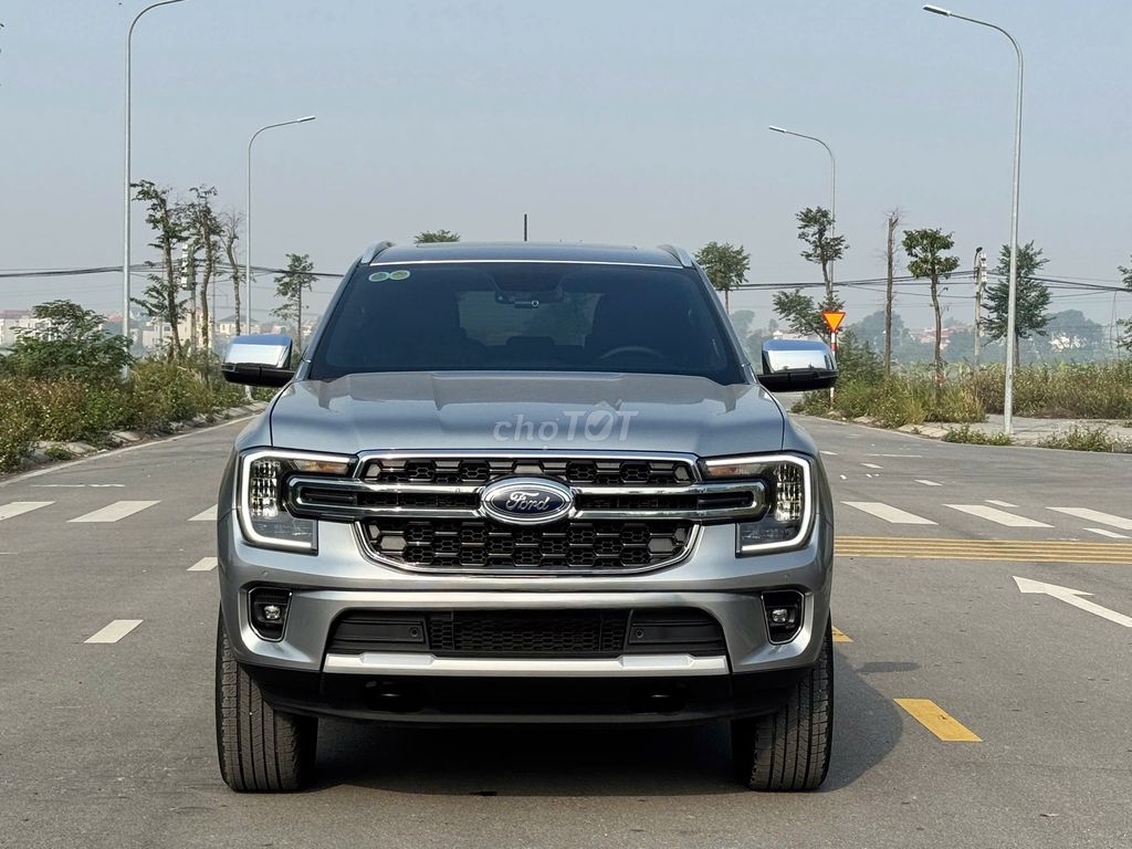 Ford Everest 4x2 Titanium 2022. Mua bán Ô tô tại Quận Long Biên Hà Nội được đăng bởi PHÚC LÂM  AUTO hình 1