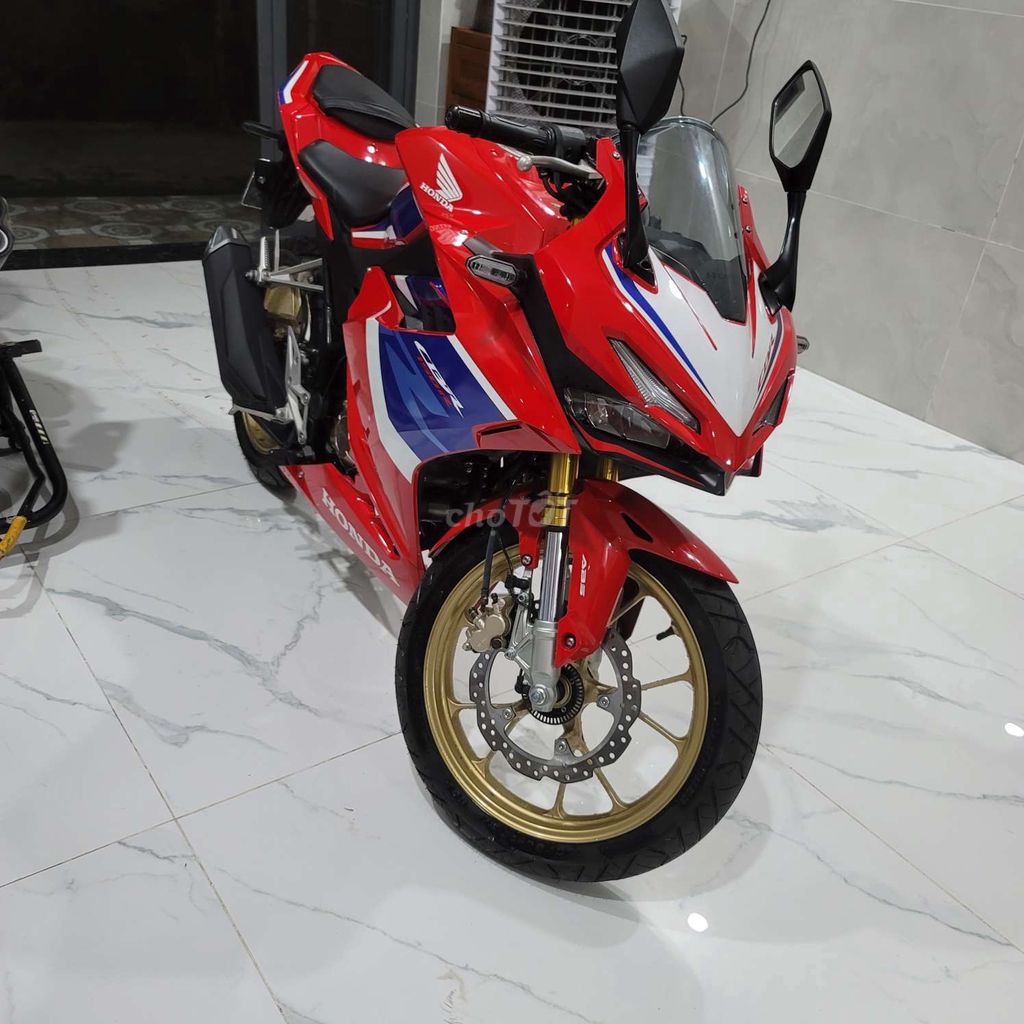 Cần bán cbr150r abs xe như mới 100% ODO :260km. Mua bán Xe máy tại Quận 12 Tp Hồ Chí Minh được đăng bởi Tiến  hình 1