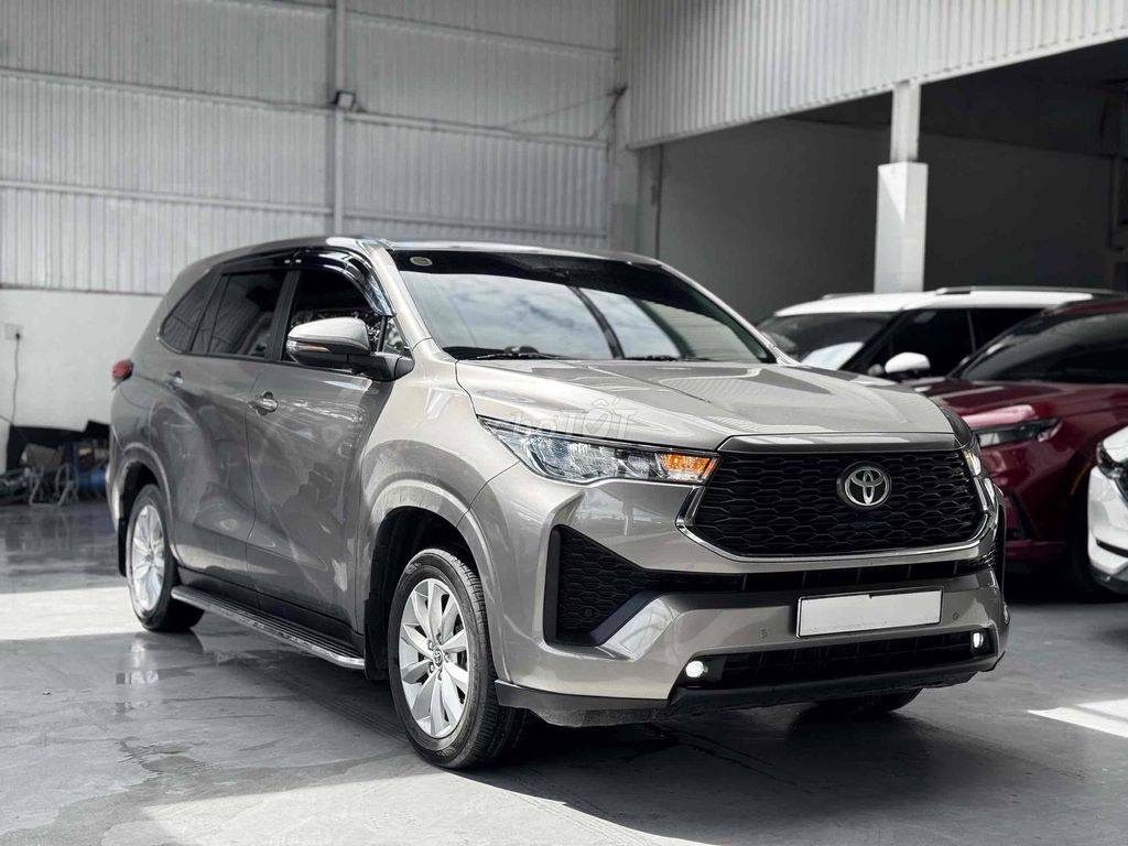 Toyota Innova Cross V 2025 гибрид 7 мест