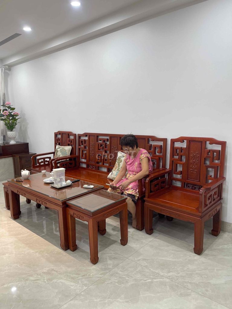Bộ bàn ghế Đồng Kỵ Gỗ Nâu đỏ. Mua bán Bàn ghế tại Quận Hà Đông Hà Nội được đăng bởi thu hien nguyen hình 1