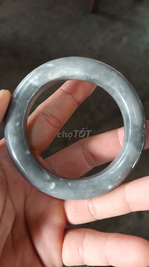 Giao lưu vòng đá ngọc xám tự nhiên 15ly lỗ 61mm