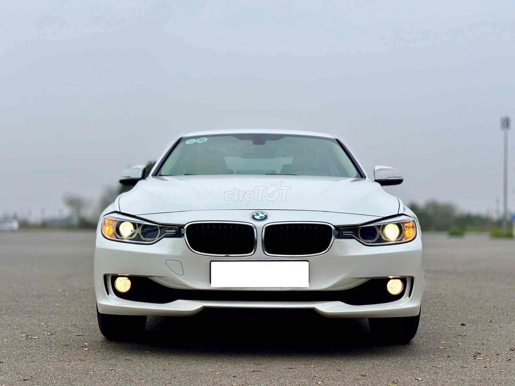 BMW 3 Series 2013 320i - 12 km