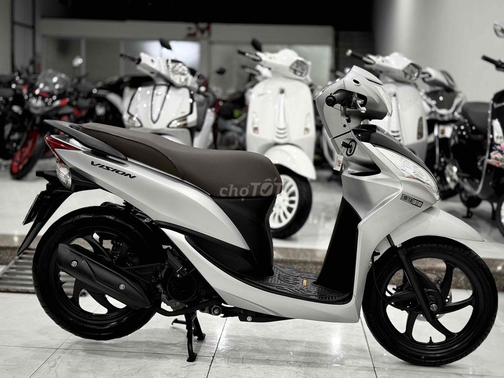 Honda Vision 2014 màu Bạc. Mua bán Xe máy tại Thị xã Phú Mỹ Bà Rịa - Vũng Tàu được đăng bởi Cửa Hàng Xe Máy Phú Mỹ hình 5