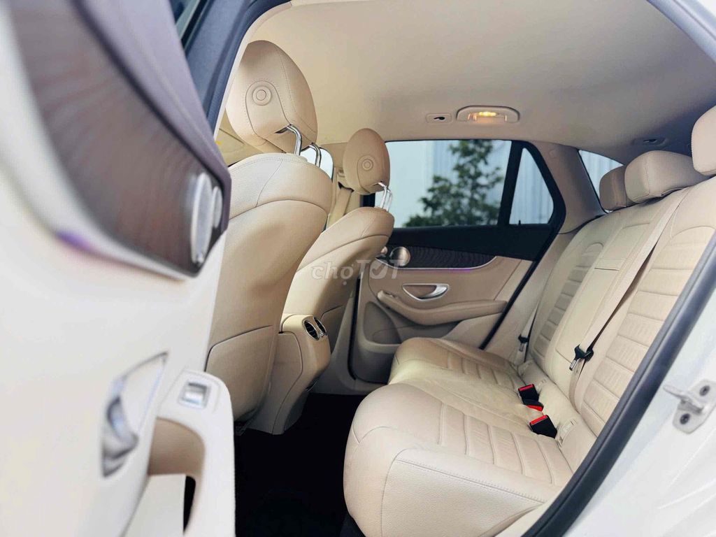 Mercedes GLC200 4Matic 2021 Trắng Kem. Mua bán Ô tô tại Quận Bình Tân Tp Hồ Chí Minh được đăng bởi Hoàng Thọ hình 9