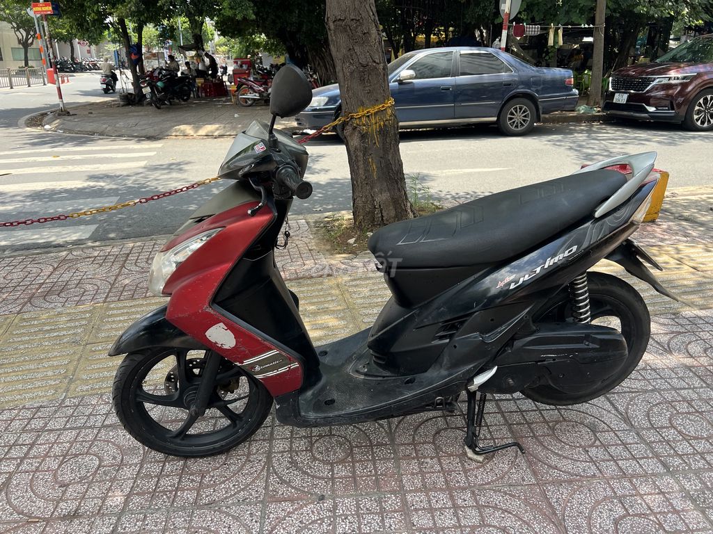 Скутер Yamaha Mio Ultimo красный, черный, серебристый