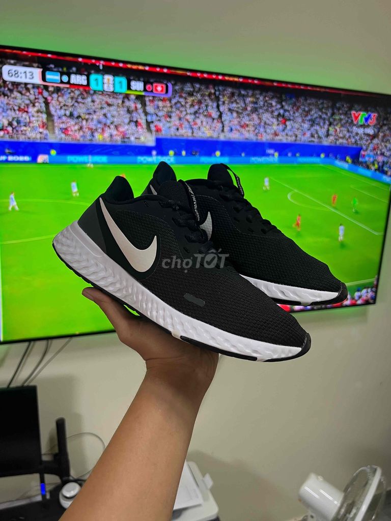 Giày chạy bộ Nike Revolution size  42. Mua bán Giày dép tại Thành phố Châu Đốc An Giang được đăng bởi Giày Si chính hãng nhập Thái trực tiếp  hình 1