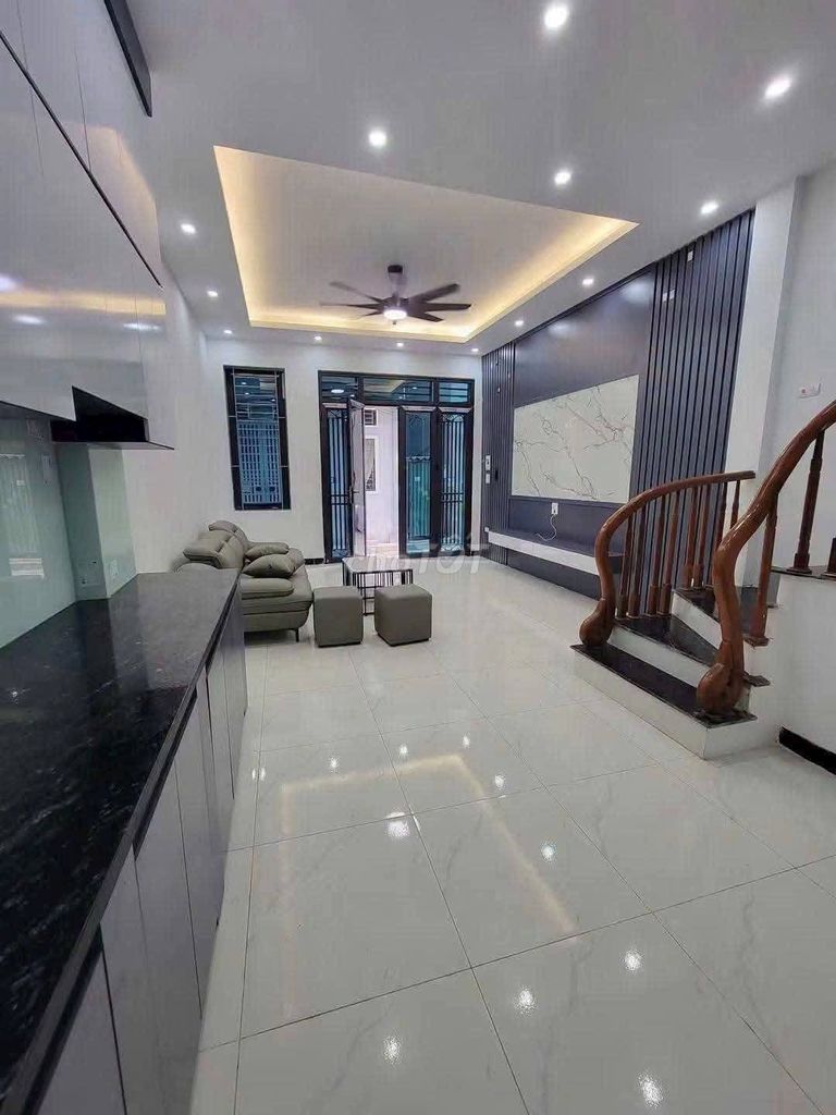 Продажа 5-этажного дома в Дай Тхань, рядом с Линь Дам