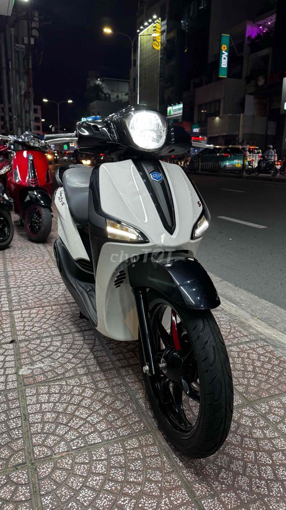 Libety Trắng Đen Spot 2022 ngay chủ công chứng. Mua bán Xe máy tại Quận Phú Nhuận Tp Hồ Chí Minh được đăng bởi VESPA  PIAGGIO BẢO HƯNG Vespa cũ trả góp  hình 4