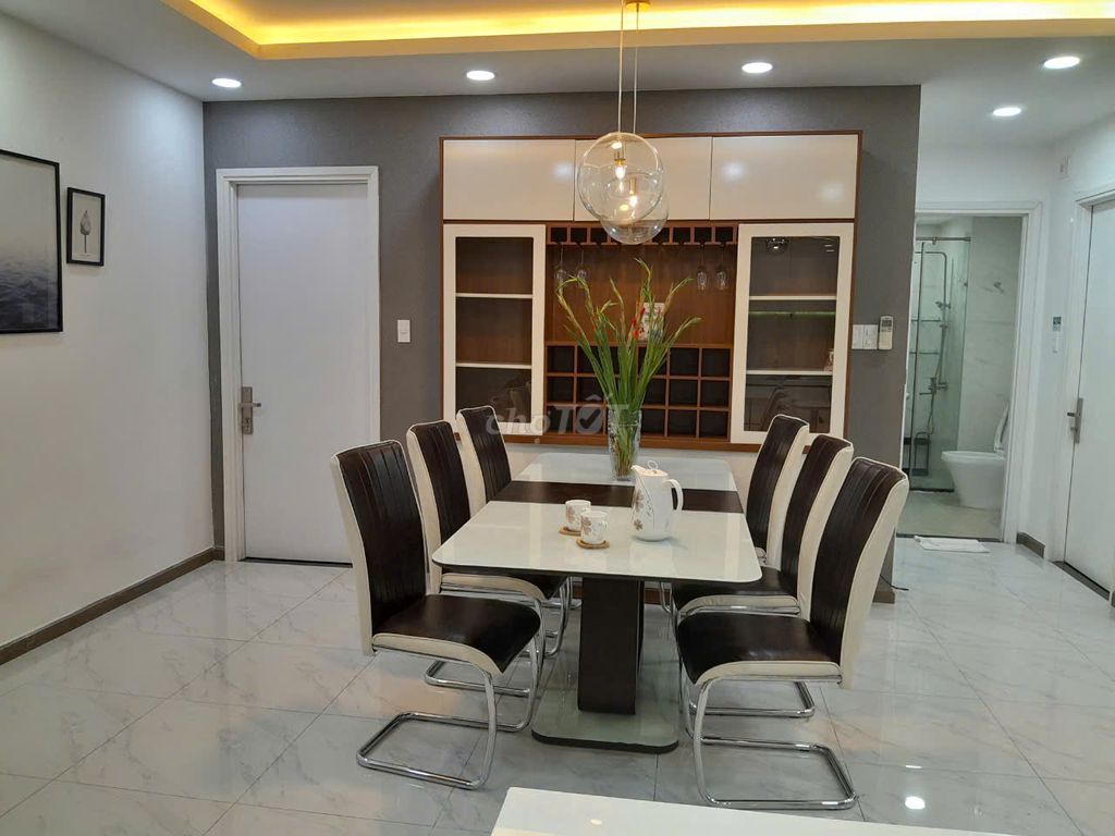 cho thuê căn hộ The gold view  Bến Vân Đồn Q.4 dt 130m2 có 3PN full nt