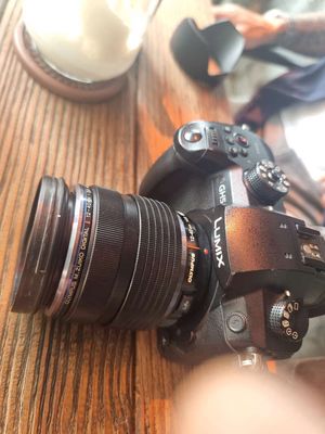Body Máy ảnh Lumix GH5 phụ kiện. Mua bán Máy ảnh, Máy quay tại Quận 1 Tp Hồ Chí Minh được đăng bởi Đình Khôi