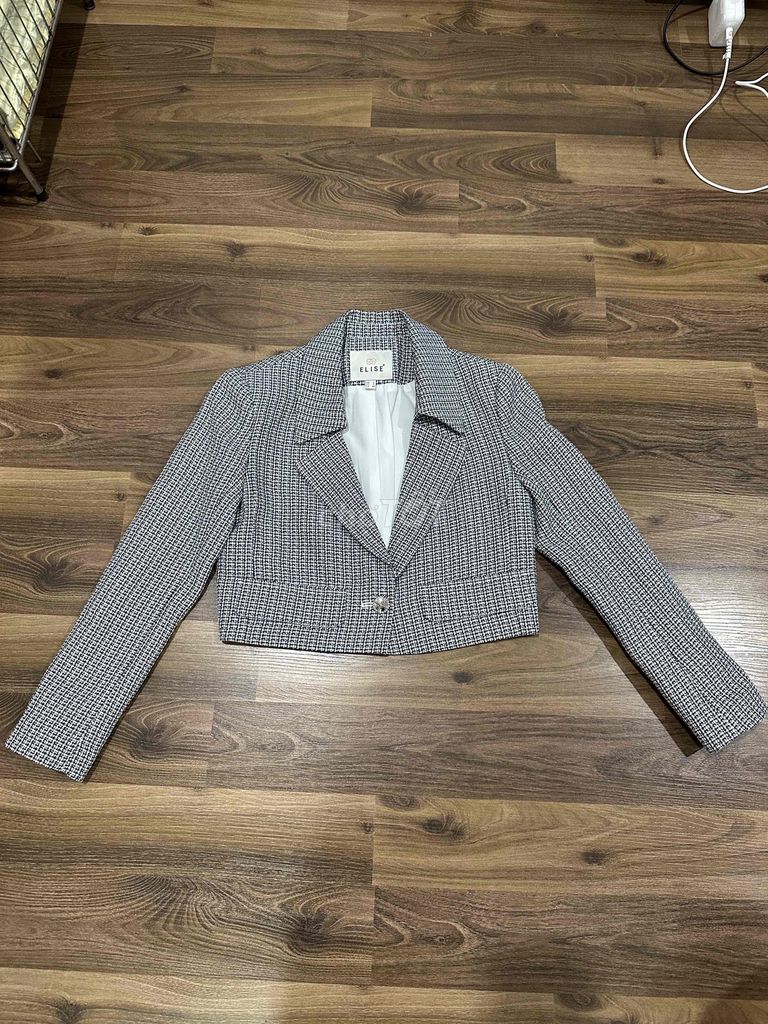 Áo khoác ELISE Nữ size S. Mua bán Quần áo tại Quận Bắc Từ Liêm Hà Nội được đăng bởi Thảo Nguyên hình 1