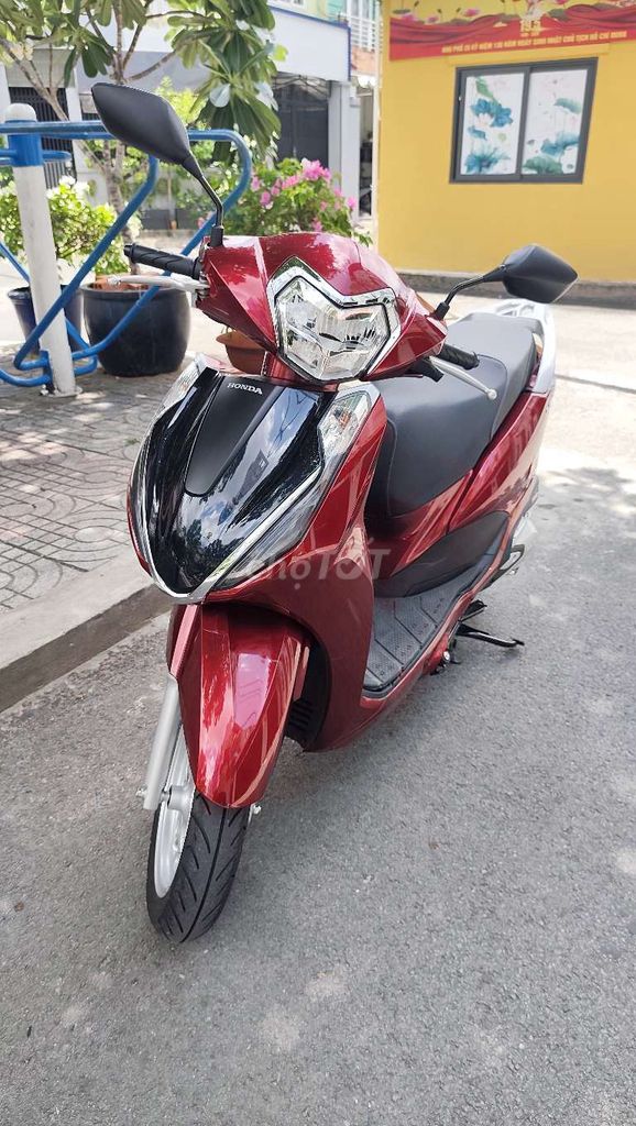 Honda Lead 2025 и Sh mode 2020