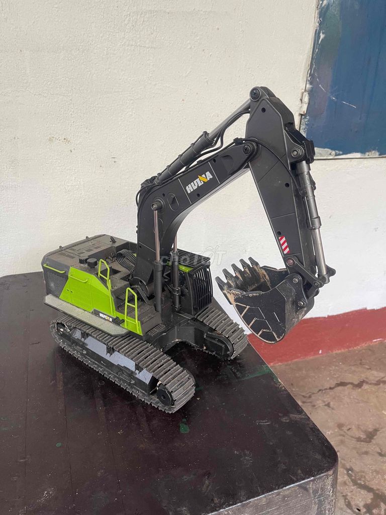 Xe múc điều khiển đã qua sử dụng. giá 1 chiếc. Mua bán Sở thích khác tại Thị xã Phước Long Bình Phước được đăng bởi nguyễn phan quốc đạt hình 1