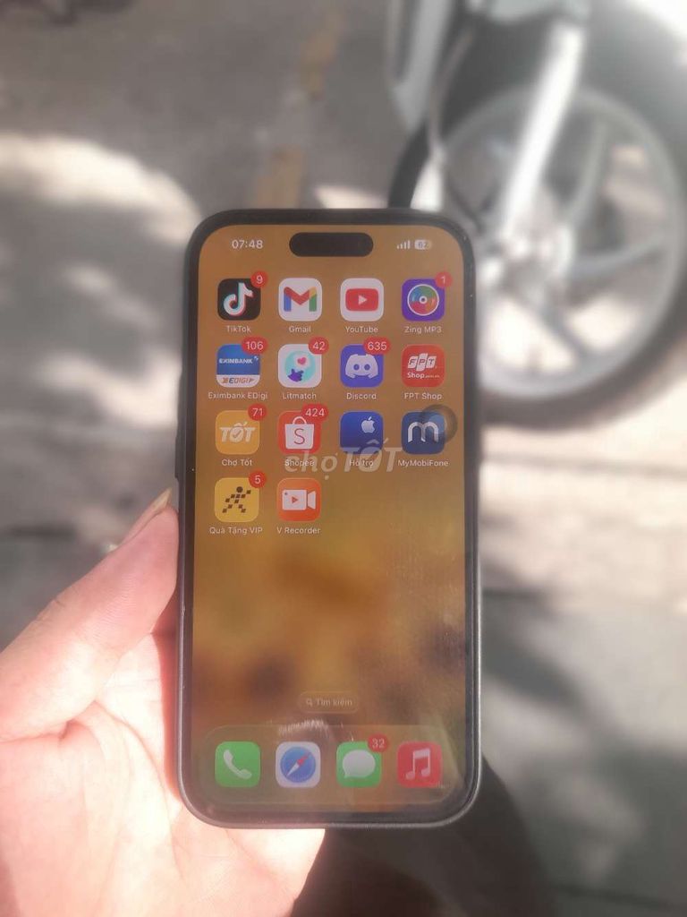 Kẹt tiền cần bán lại máy Iphone 15 128G Màu đen. Mua bán Điện thoại tại Thành phố Thủ Dầu Một Bình Dương được đăng bởi Nguyễn Quốc Vũ hình 1