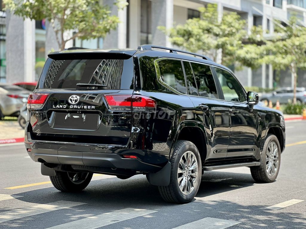 Toyota Land Cruiser LC300 - xe giao ngay và sớm. Mua bán Ô tô tại Quận 12 Tp Hồ Chí Minh được đăng bởi Hiếu Toyota Quận 12 hình 4