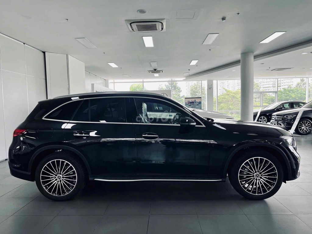 Cần bán GLC300 lướt chuẩn 1.000km. Mua bán Ô tô tại Quận 7 Tp Hồ Chí Minh được đăng bởi Huy Huỳnh hình 2