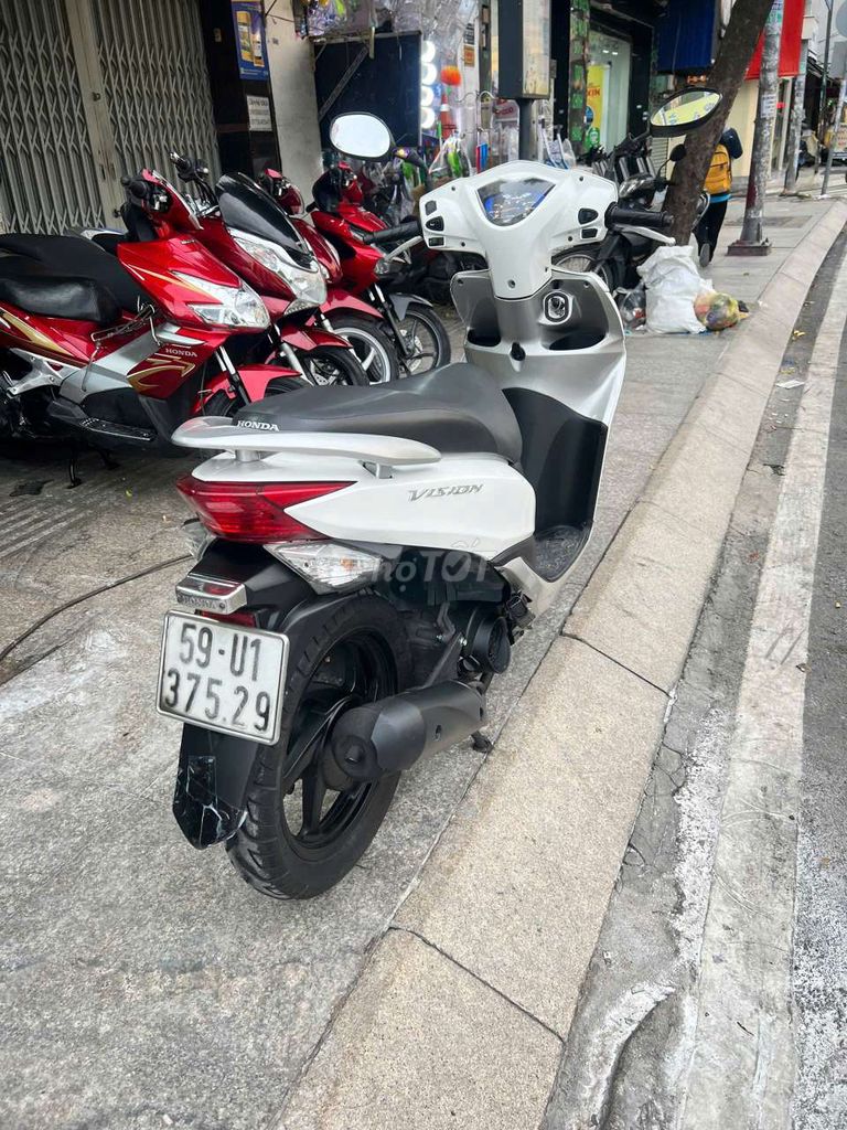 Honda vision 2013 mới 90% biển số thành phố. Mua bán Xe máy tại Quận Tân Phú Tp Hồ Chí Minh được đăng bởi Tuanduy hình 3