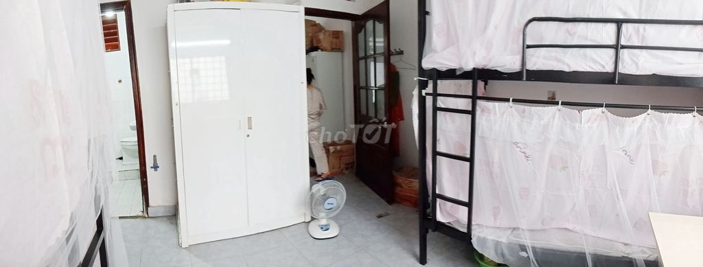 Thanh lý 2 giường tầng 1x2m sắt đặc hàng tốt, mới